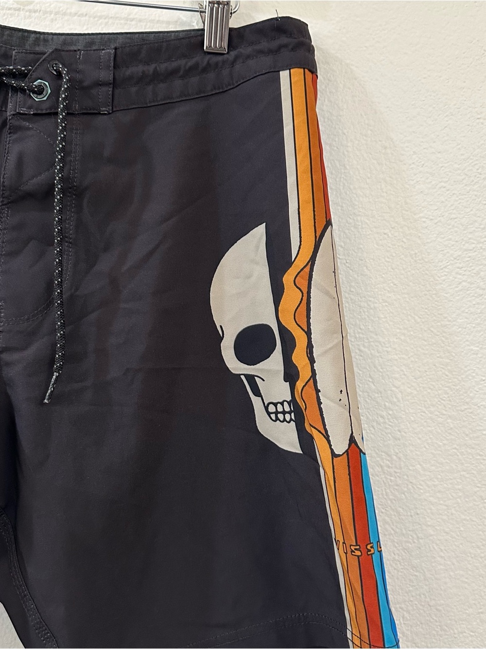 Vissla Cosmic Tides Skull 17.5” Boardshorts Size 32 Phantom Swim Trunks - Picture 6 of 9